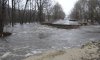 Паводок на Сумщине: в Ахтырке разрушили объездную дорогу, чтобы спустить воду