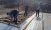 Добробатівці продовжують роботу в Тростянці: на черзі відновлення даху харчоблоку лікарні