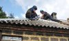 Роменские спасатели ремонтируют крыши в Марьинке