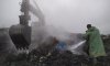 В Ромнах ЧП: на мусорном полигоне третий день тушат пожар
