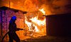У Шостці рятувальники ліквідували загоряння гаражів (відео)