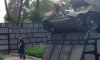 В Глухове на мемориале славы подожгли танк