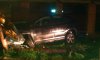 В Сумах Lexus сбил пешехода и врезался в строительный забор (фото)