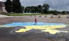 В Кролевце на главной площади нарисовали желто-голубую карту Украины