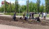 Сумчане высадили 300 кустов роз у памятника Героям Сумщины