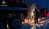 На Сумщині рятувальники вивільнили із снігового замету фуру та автобус із школярами (відео)
