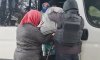 Поліцейські вивезли з-під обстрілів чотирьох жінок (відео)