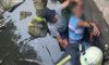 У Бурині рятувальники надали допомогу чоловікові, який упав з мосту і нахромився на арматуру (відео)