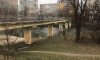 На опоре аварийного моста закрасили матюки, которые сделали мэра Сум знаменитым на всю Украину (видео)