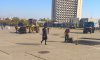 Дураки и дороги: в Сумах положили асфальт поверх бетонных плит на Майдане