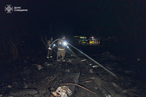 У Сумах рятувальники ліквідували пожежу, яка виникла через ворожий удар