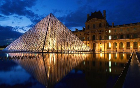 Лувр. Франция. Стекляная пирамида