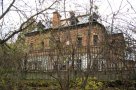 «Дом с привидениями». Дом сахарозаводчика Пряничникова в Рогозном неплохо сохранился, и его можно было бы восстановить,
но пока некому.