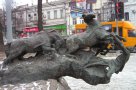 Наверное, единственный конный памятник в Сумах — скульптурная композиция «Партизанский рейд» М. Лысенко на Покровской площади.