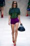 Время расстаться. Модная марка Барберри Прорсум советует сменить мини-юбку на шорты, а брюки заузить до дудочек (фото 5-7).
