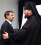 Наконец-то. Епископ Евлогий поздравляет губернатора Юрия Чмыря.