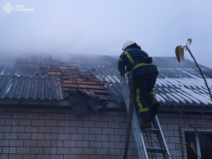 На Сумщині рятувальники двічі ліквідовували пожежі в житловому секторі (відео)