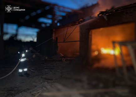 На Сумщині рятувальники гасили пожежі після ворожих ударів