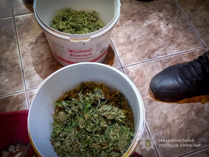 На Конотопщині поліцейські виявили у 59-річного чоловіка 200 г «травички»