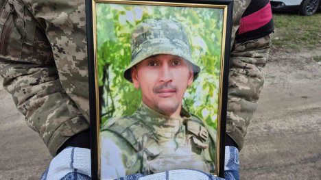 У Лебедині попрощалися із загиблим захисником Олексієм Бугайченком