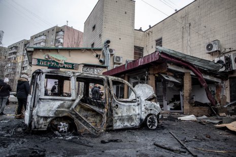 Російський «шахед» пошкодив у Києві філію сумської театральної студії «Артес»