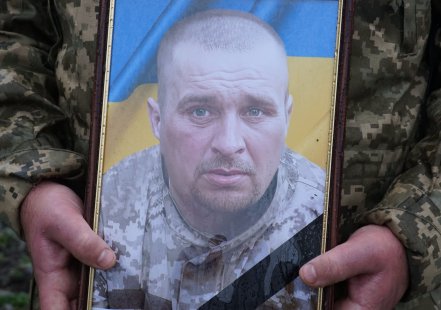 На Лебединщині попрощалися із захисником України Євгенієм Галатом