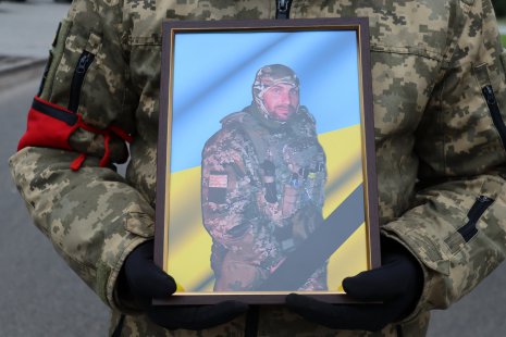 У Тростянці попрощалися із захисником Іваном Атамановим