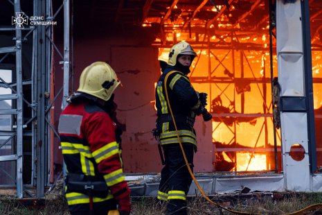 У Сумах горів МАФ, пошкоджений рік тому ворожою атакою