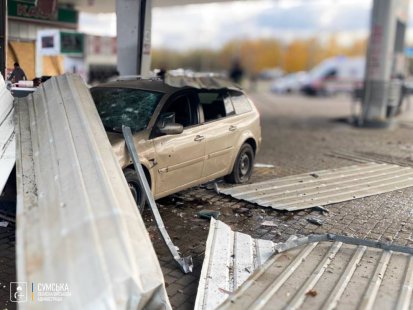 Чоловік, поранений під час удару росіян по АЗС у Сумах, перебуває у важкому стані