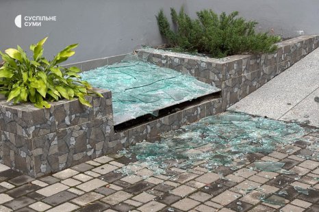 Наслідки атаки «шахедів» на Конотоп: двоє поранених, пошкоджені будинки та навчальні заклади