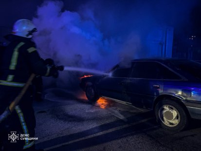 У Шостці вогнеборці ліквідували загоряння автомобіля