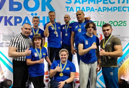 Сумські пара-армрестлери здобули 12 медалей на Кубку України