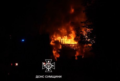 У Сумах рятувальники ліквідували пожежі, які виникли через нічні ворожі удари