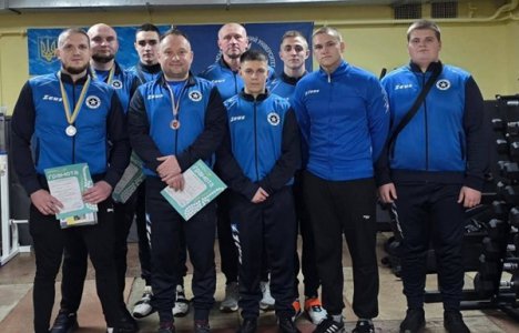 У Сумах провели відкритий чемпіонат міста з жиму штанги лежачи на честь загиблих правоохоронців