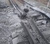 Уламки, вирви та понівечені вагони: наслідки удару росіян по залізничному вокзалу в Сумах