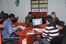 Студенти у залі електронних видань наукової бібліотеки СНАУ